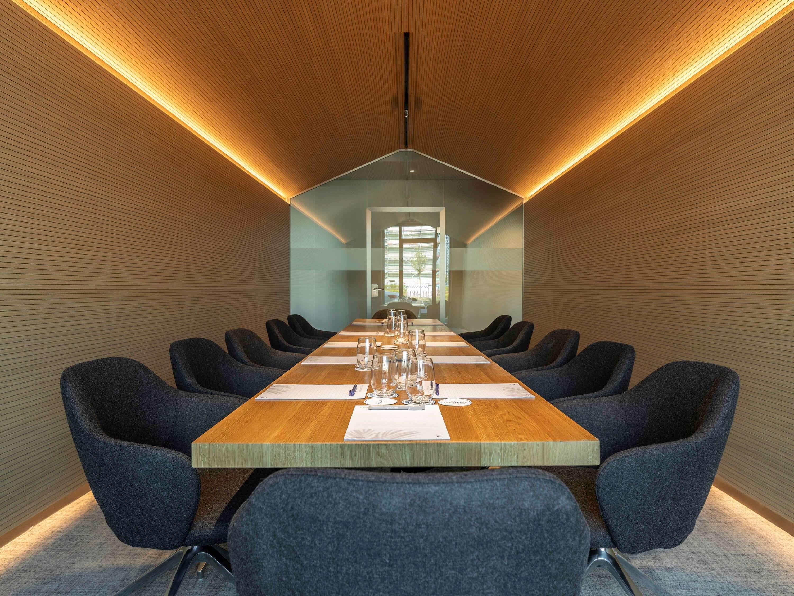 Novotel Airport Hotel 4*