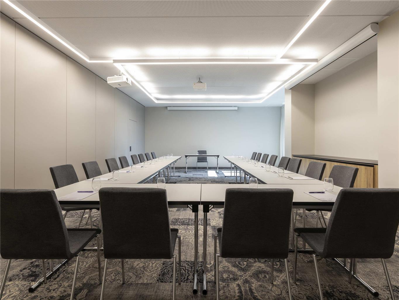 Hotel Novotel Airport 4*