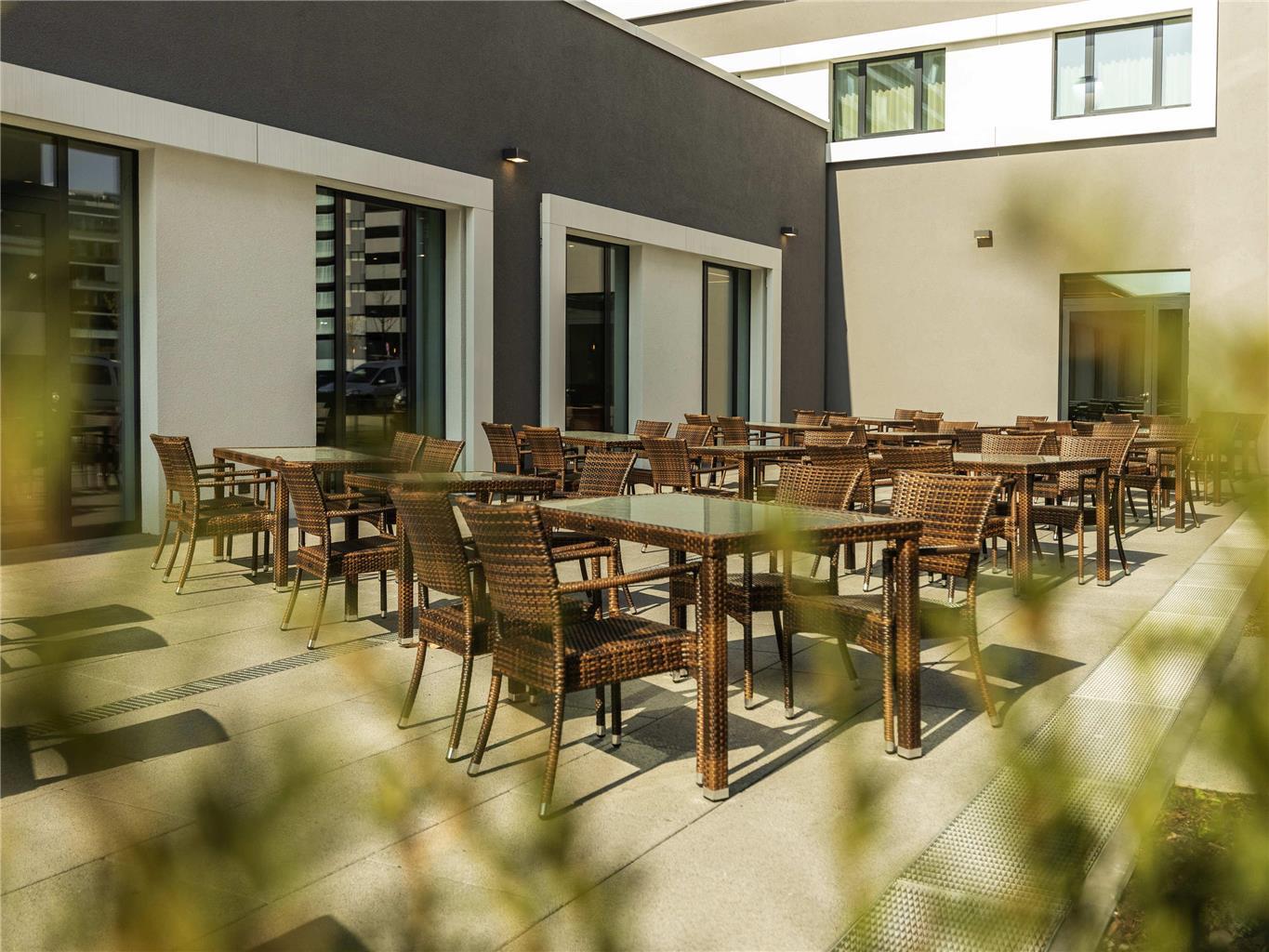 Novotel Airport Hotel 4*