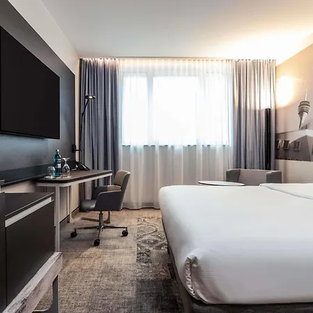 Novotel Airport 4*
