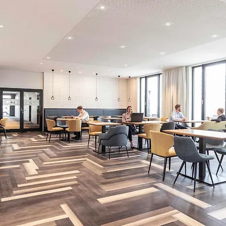 Novotel Airport Hotel 4*