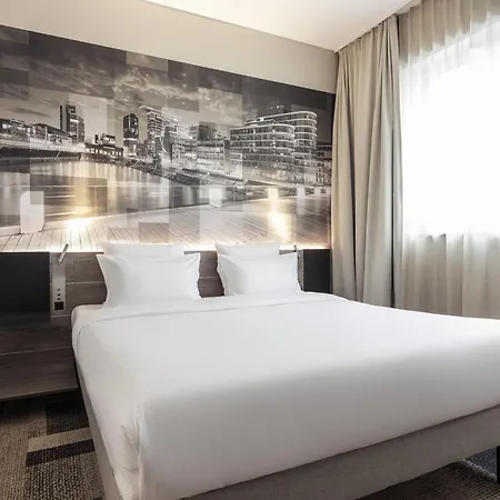 Novotel Airport Hotel 4*