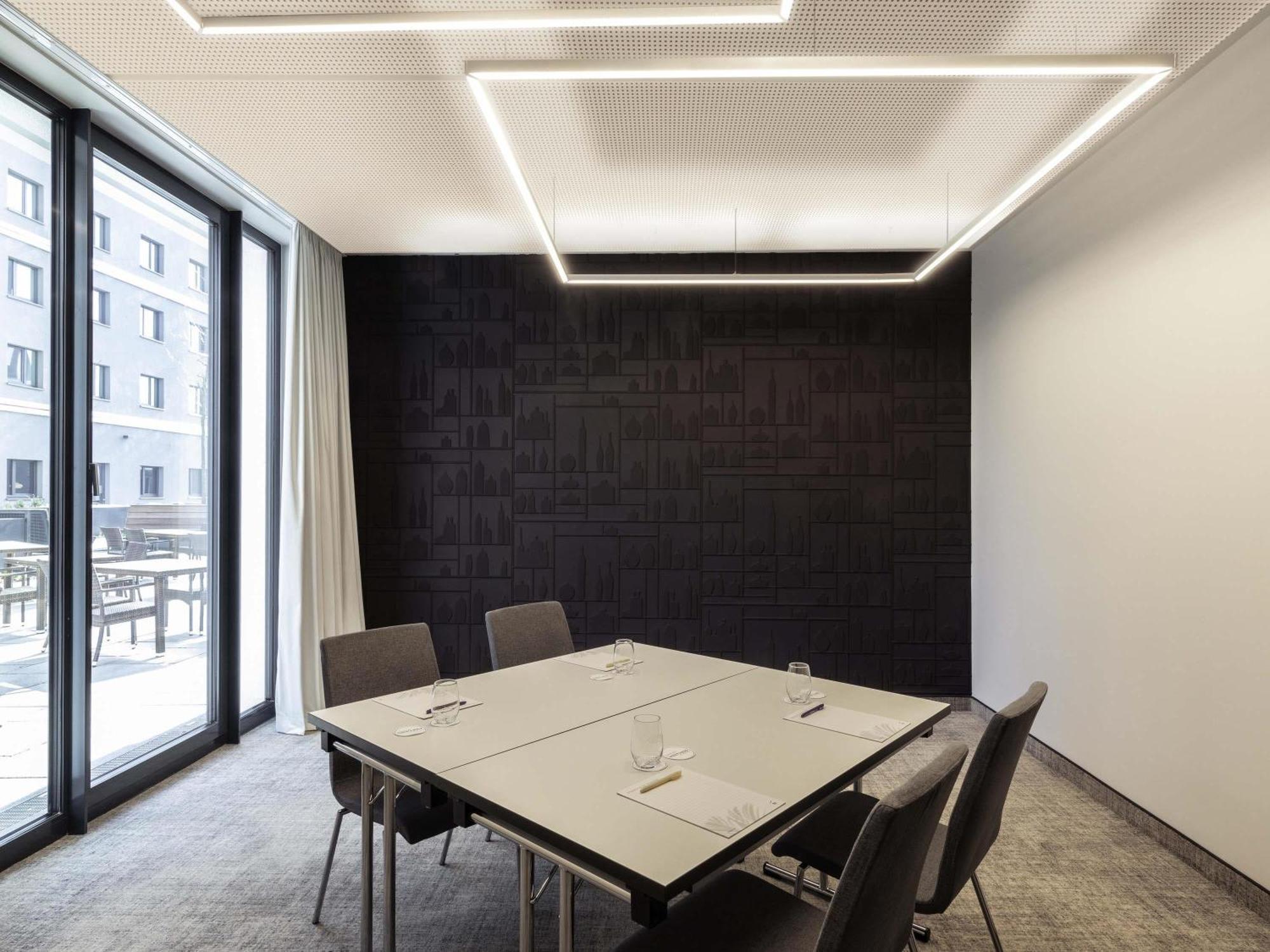 Novotel Airport Hotel 4*