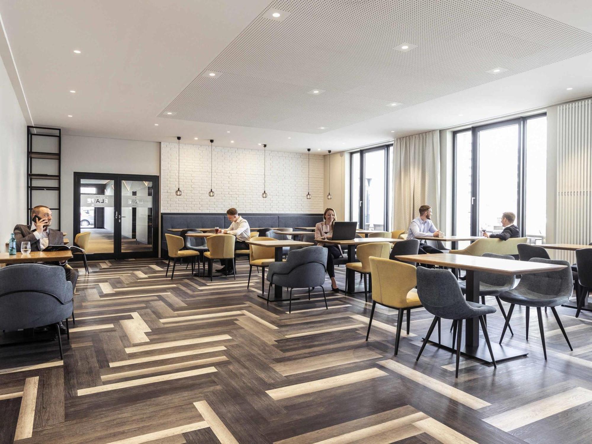 Novotel Airport Hotel 4*