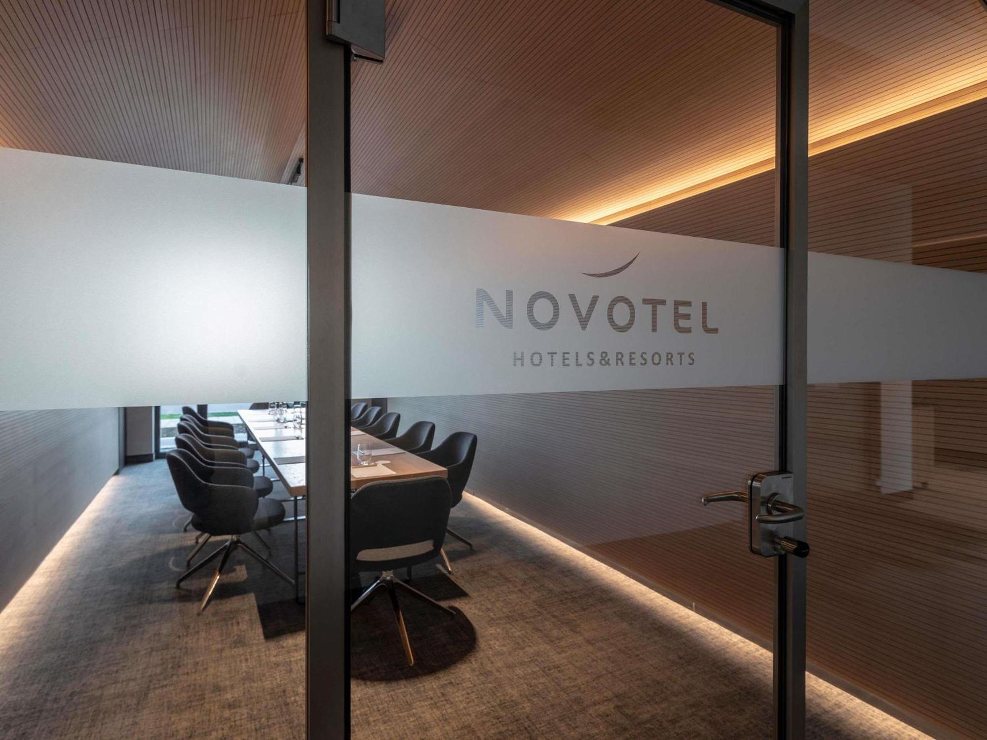 Novotel Airport 4*