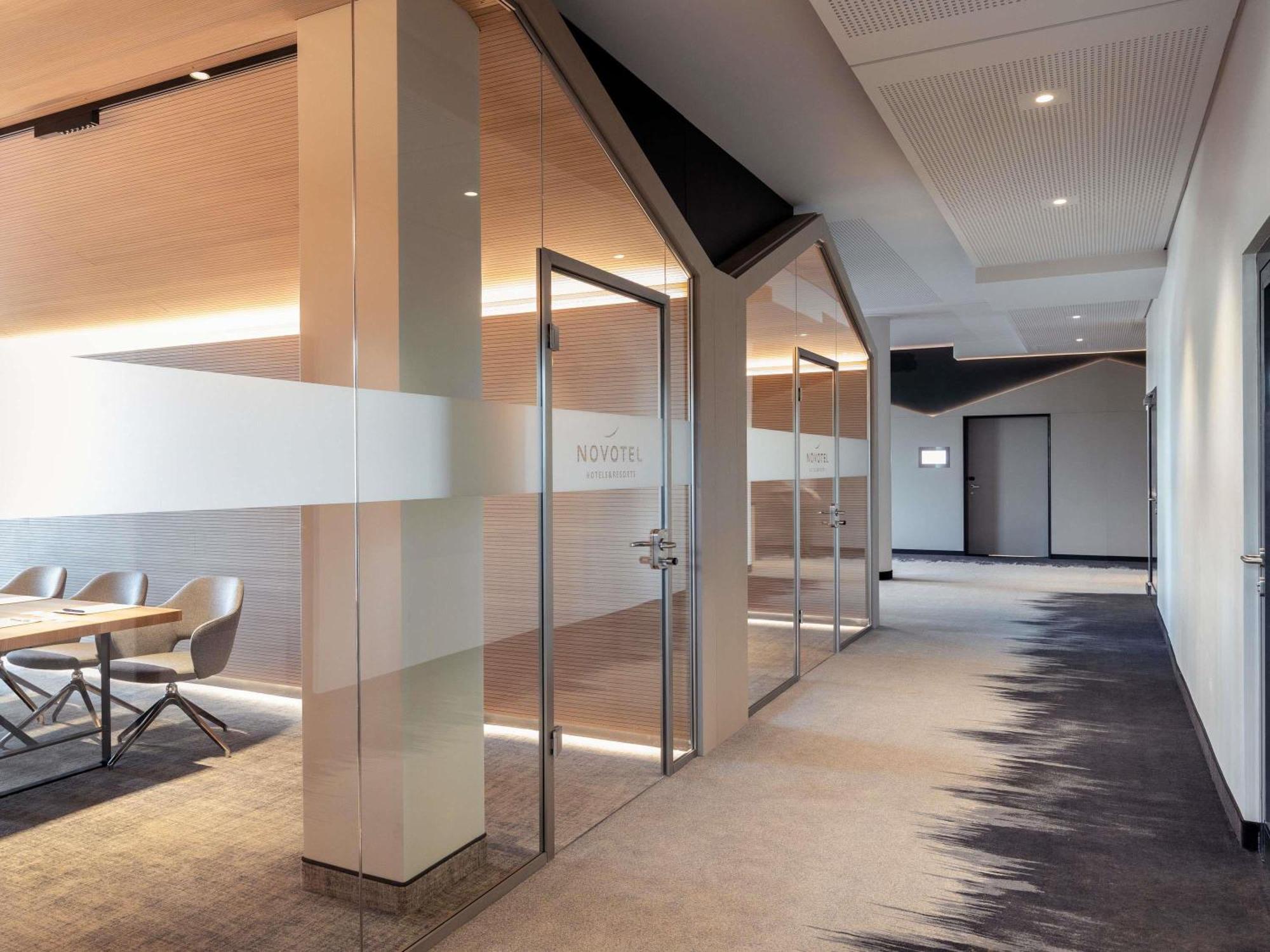 Novotel Airport Hotel 4*