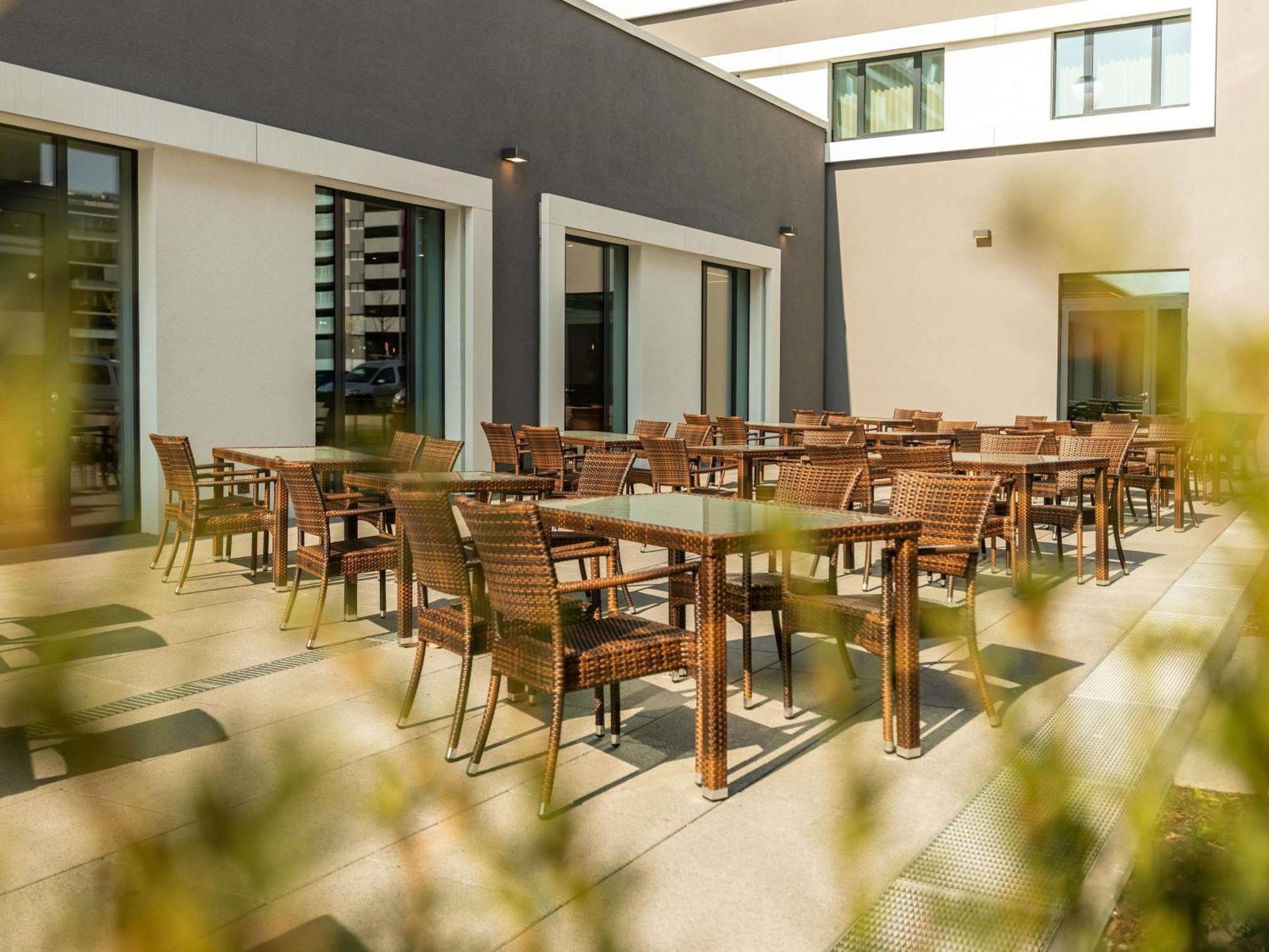 Novotel Airport Hotel 4*