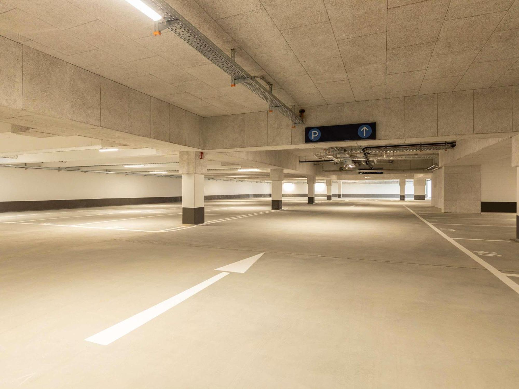 Novotel Airport Hotel 4*