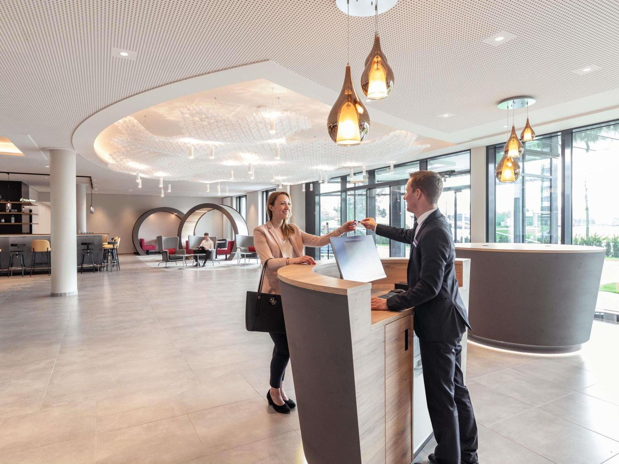 Novotel Airport Hotel 4*